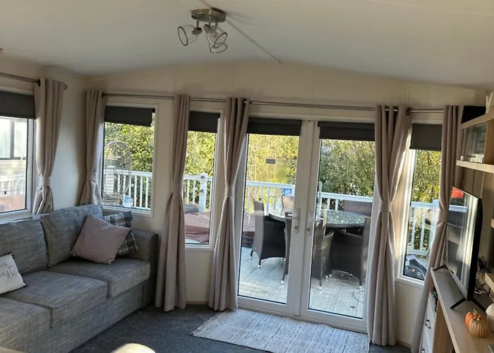 Anglers Rest, With Hot Tub And Private Fishing Peg