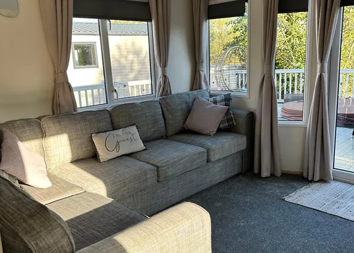 Anglers Rest, With Hot Tub And Private Fishing Peg