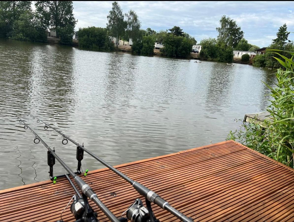 Campsite Anglers Rest, With Hot Tub And Private Fishing Peg Tattershall