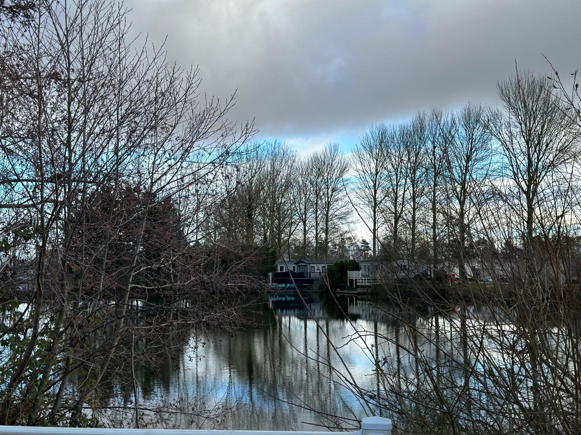 Anglers Rest, With Hot Tub And Private Fishing Peg *